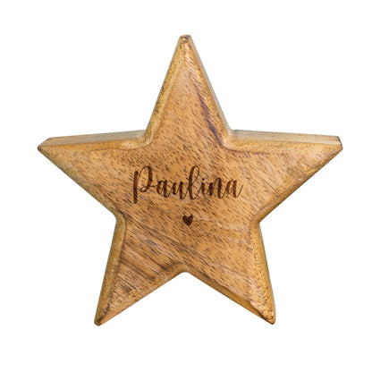 Freigestellter Holzstern mit Gravur „Paulina“ und Herzdetail – Deko und Geschenkidee