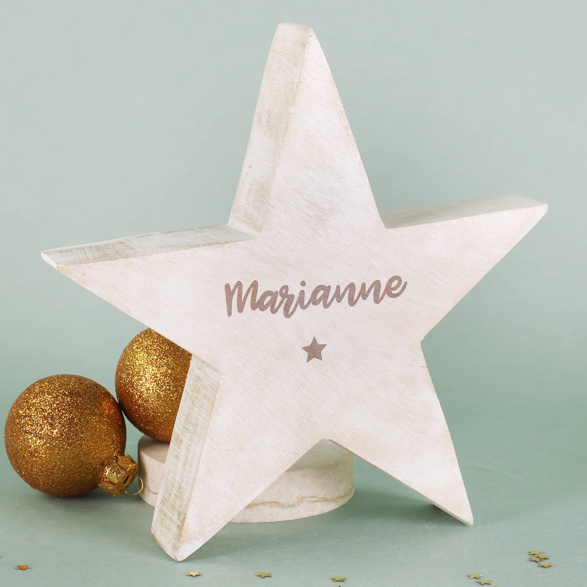 Holzstern mit Gravur von Name & kleinem Stern