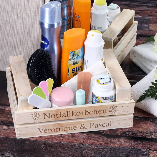 Holzstiege als Notfallbox zur Hochzeit