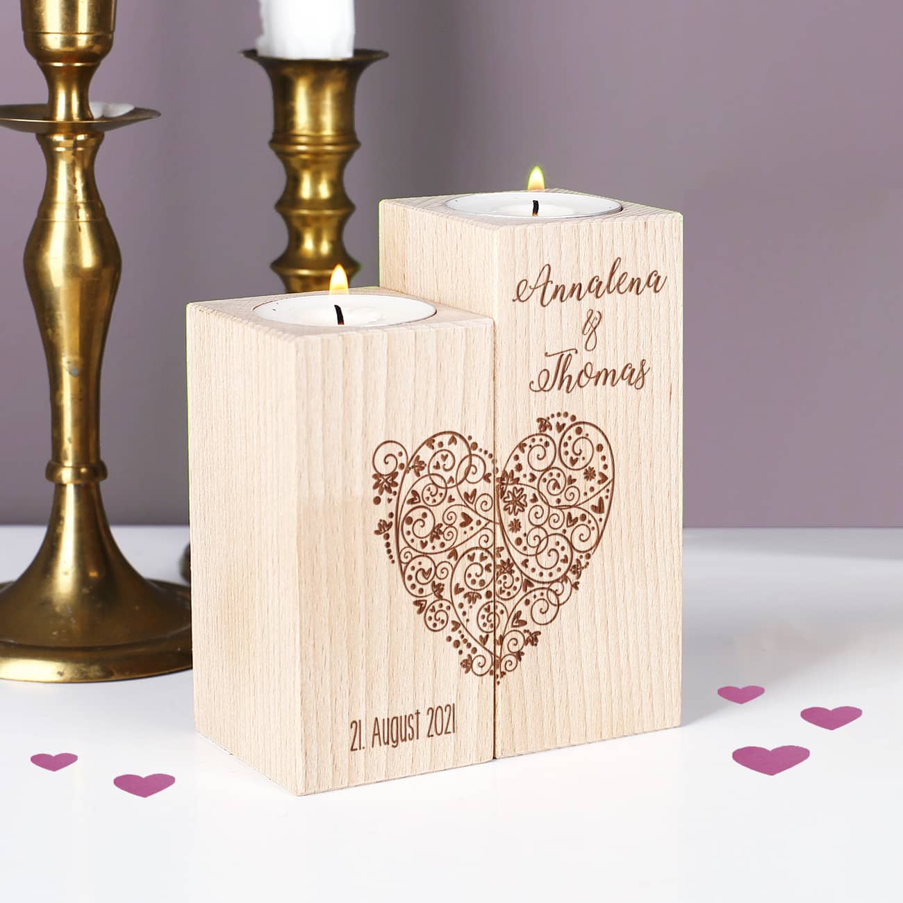Teelichthalter aus Holz mit graviertem Herz, Namen und Datum - 2er Set