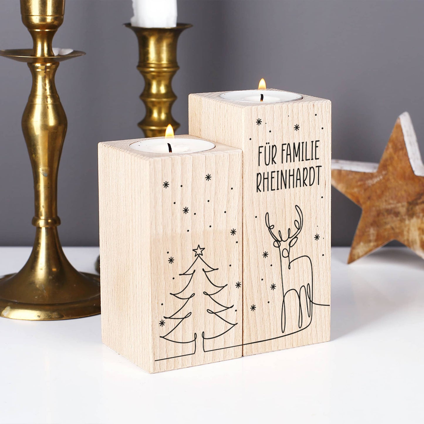 Gefertigt aus Holz mit natürlicher Maserung & Aussparungen für Teelichter