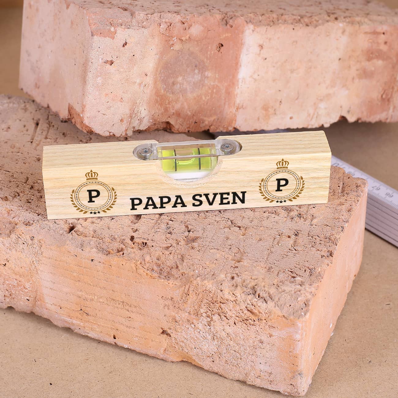 Individuelle Holzwasserwaage als Geschenkidee für Männer