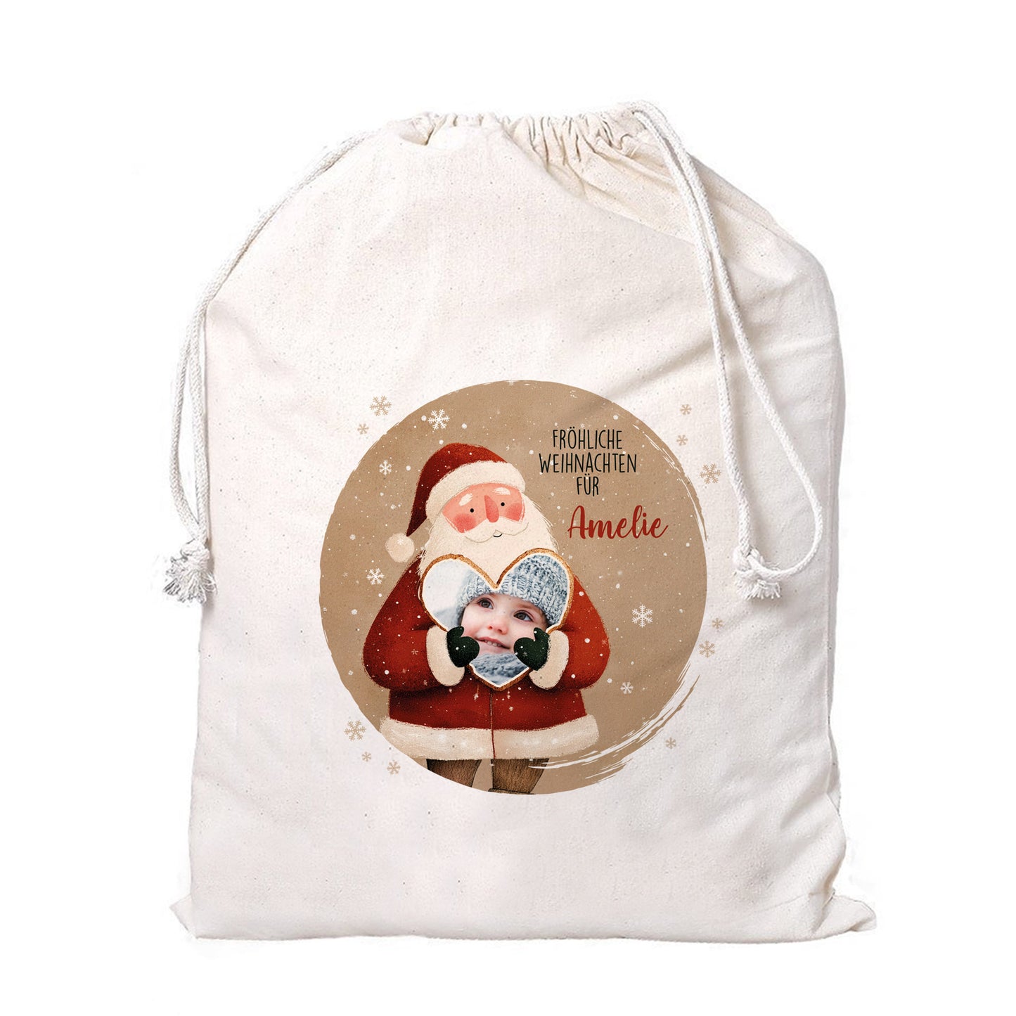 Mittlerer Geschenksack aus Baumwolle mit Weihnachtsmann-Design, Foto im Herz und Text „Fröhliche Weihnachten für Amelie“, auf weißem Hintergrund – festliche Geschenkverpackung.