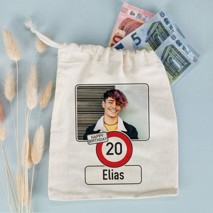 Kleiner Geschenksack zum Geburtstag mit Verkehrszeichen, Foto, Alter & Name