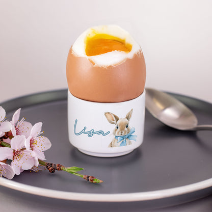 Personalisierter Eierbecher zu Ostern mit Name | Keramik Eierbecher mit Hasenmotiv als Ostergeschenk