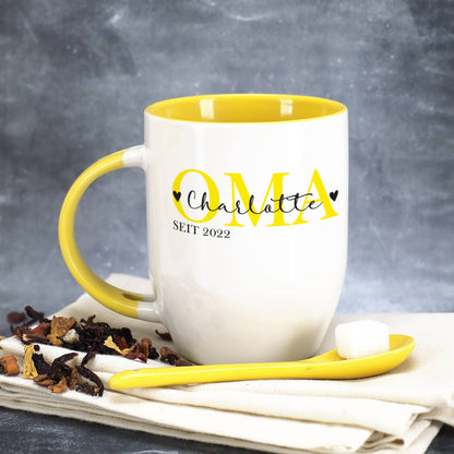 Gelber Tassenrand, Henkel und integrierter Löffel