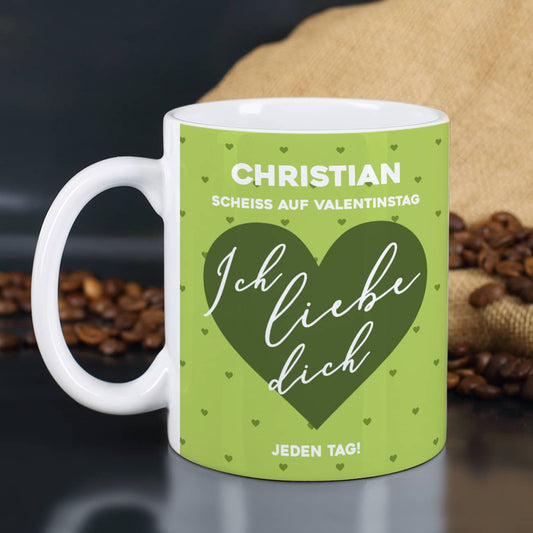 Scheiß auf Valentinstag ich liebe dich jeden Tag - Tasse mit Name & Herz in grün