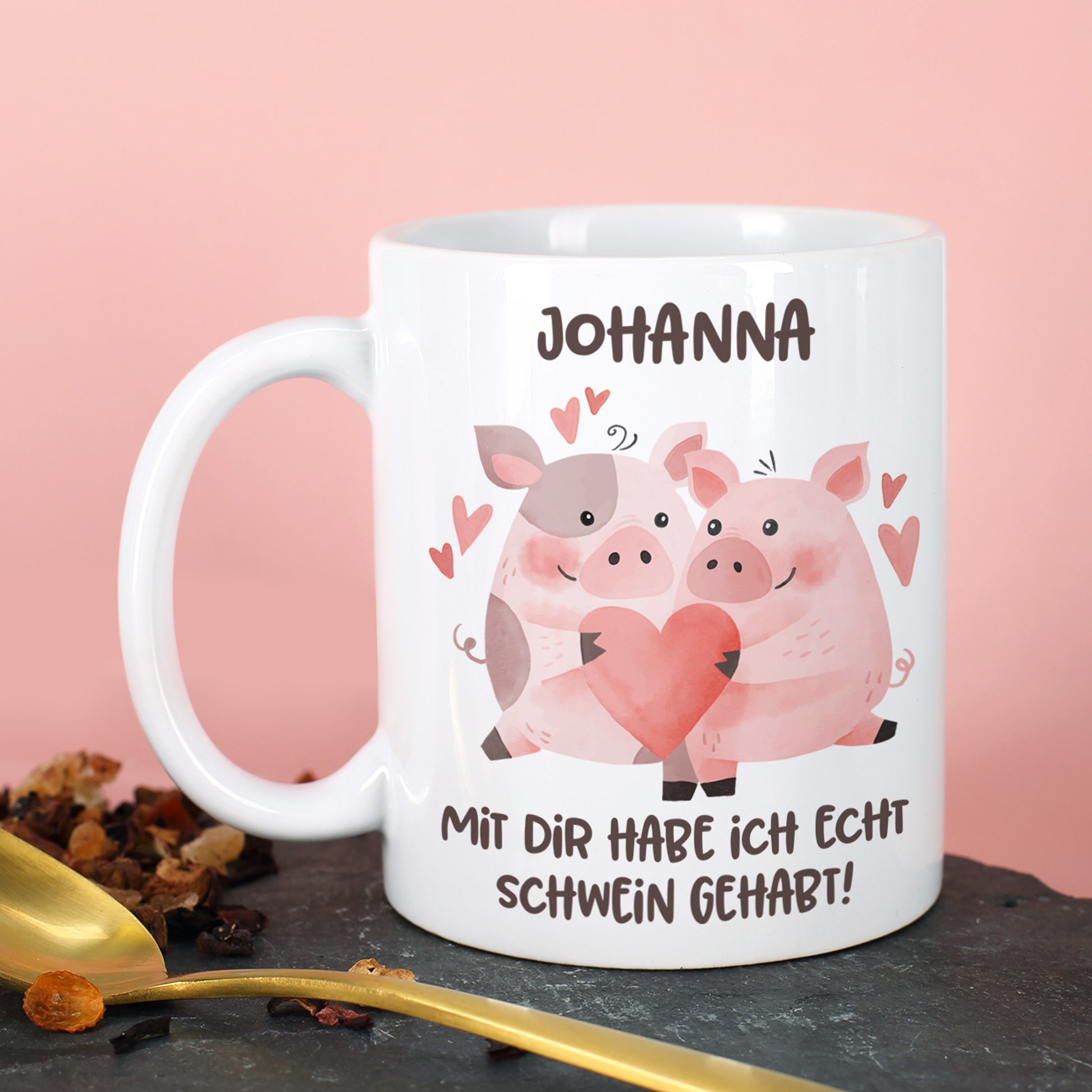 Tasse mit Schweinchen-Motiv und Name „Johanna“, dazu der Spruch „Mit dir habe ich echt Schwein gehabt!“