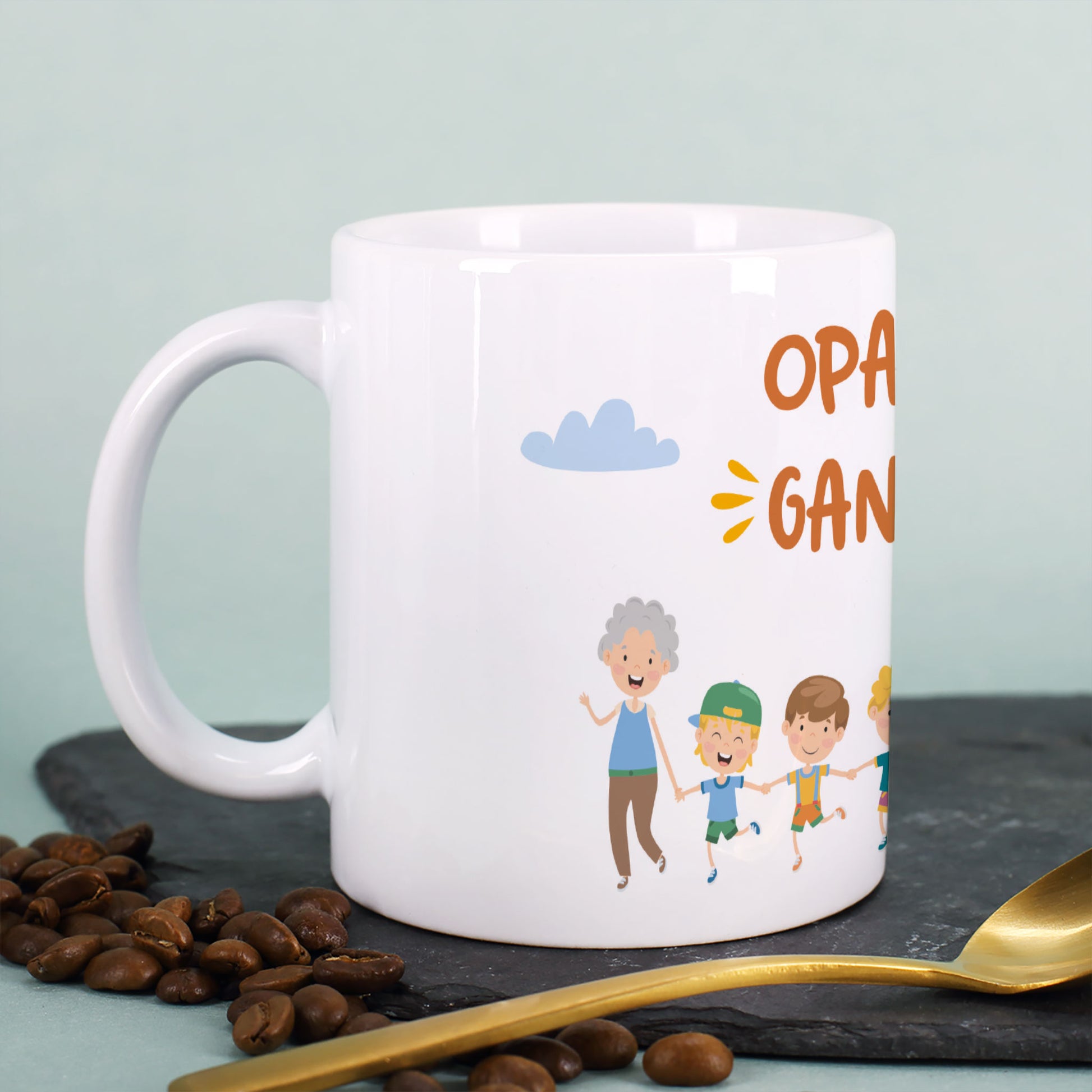 Tasse mit Motiv „Opas Gang“, Opa mit mehreren Kindern, Kaffeebohnen im Vordergrund