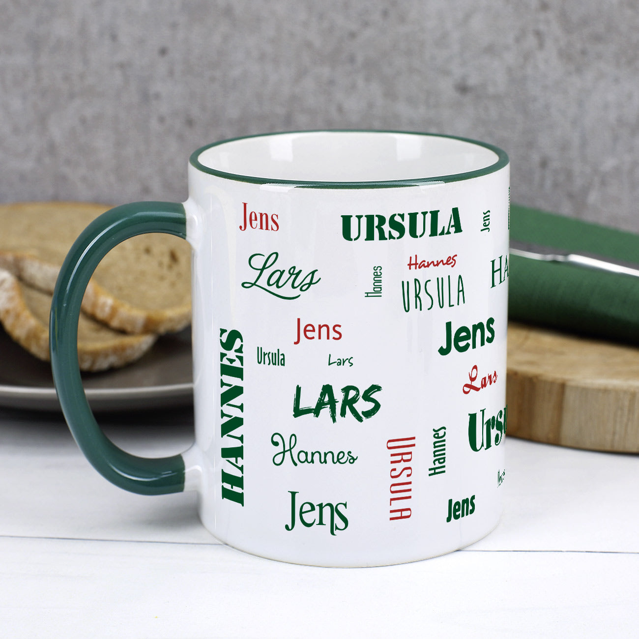 Familientasse mit dunkelgrünem Rand und Henkel