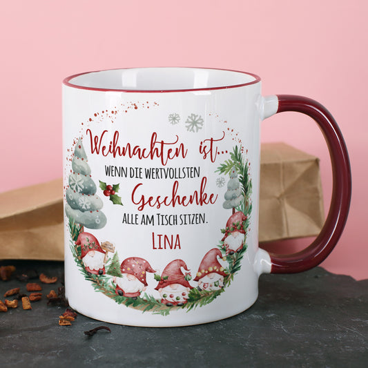 Tasse mit dunkelrotem Henkel und Aufdruck „Weihnachten ist…“, personalisiert mit Lina