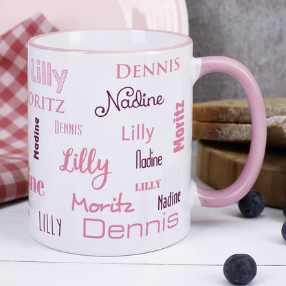 Vier Namen - Familientasse mit rosafarbenem Rand und Henkel