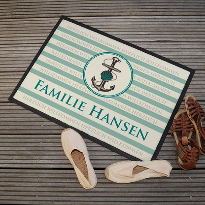 Maritime Fussmatte mit Wunschtext und Herzlich Willkommen Schriftzug