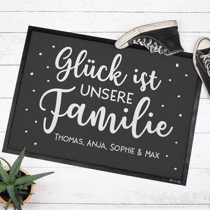 Glück ist unsere Familie - Fußmatte mit Ihrem Wunschtext