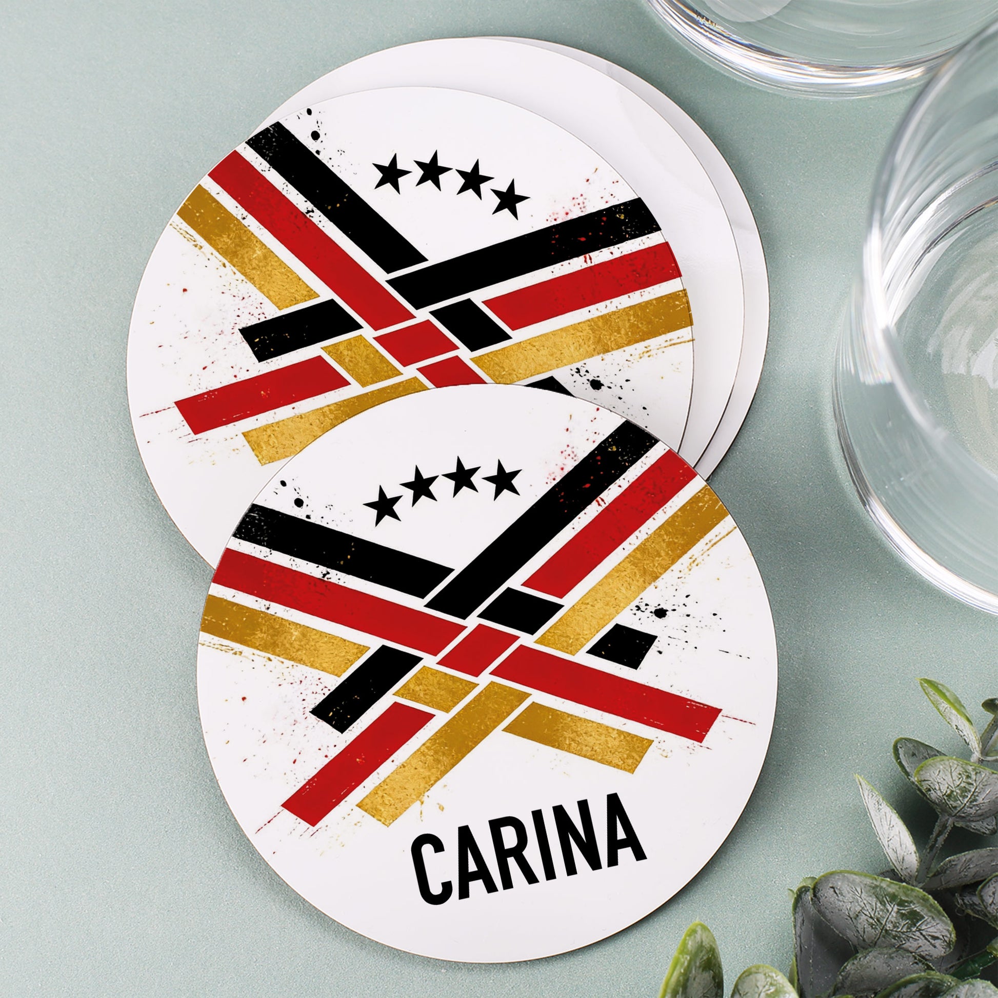 Runde Fußball Untersetzer mit Deutschland Motiv und Name Carina in Schwarz Rot Gold aufgedeckt