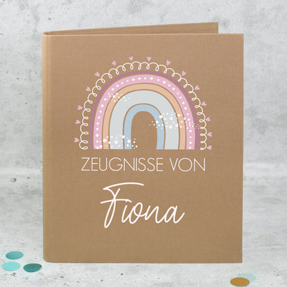 Variante: Zeugnismappe aus Leinen in Braun mit Regenbogenmotiv und Name Fiona bedruckt