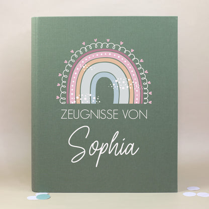Variante: Zeugnismappe aus Leinen in Grün mit Regenbogenmotiv und Name Sophia bedruckt