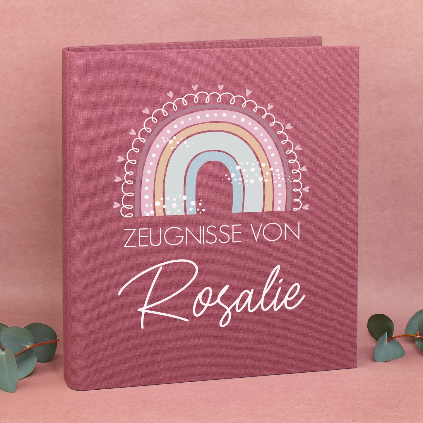 Zeugnismappe aus Leinen in Rosa mit Regenbogenmotiv und Name Rosalie bedruckt