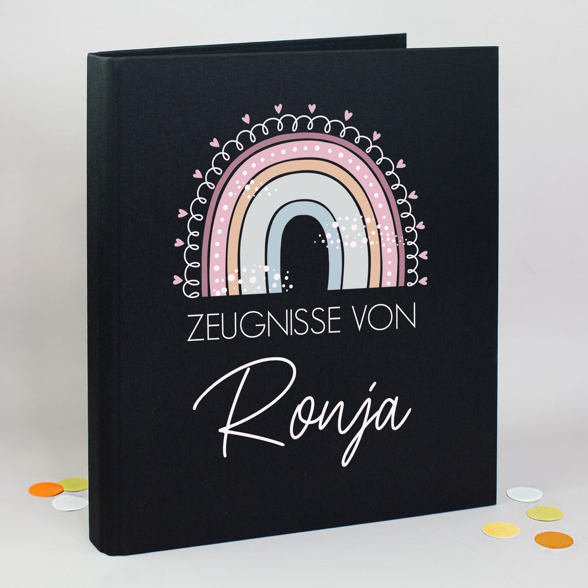 Zeugnismappe aus Leinen in Schwarz mit Regenbogenmotiv und Name Ronja bedruckt