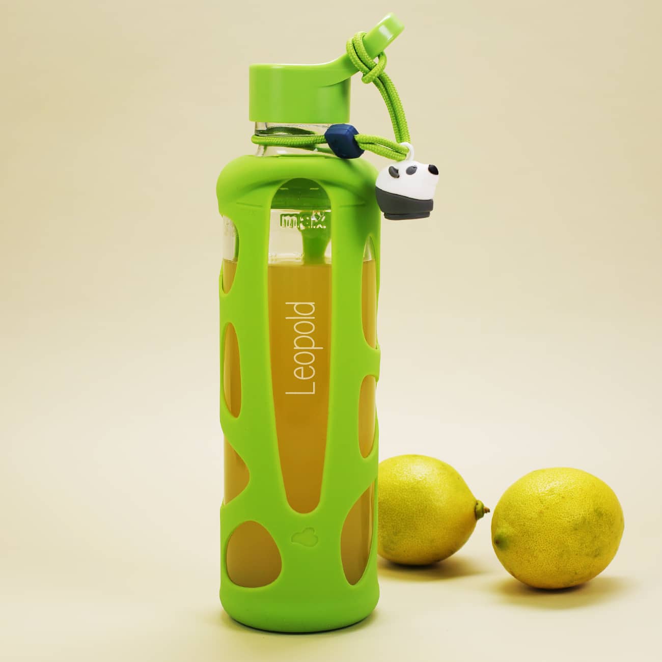 Trinkflasche für Kinder in grün mit Pandafigur