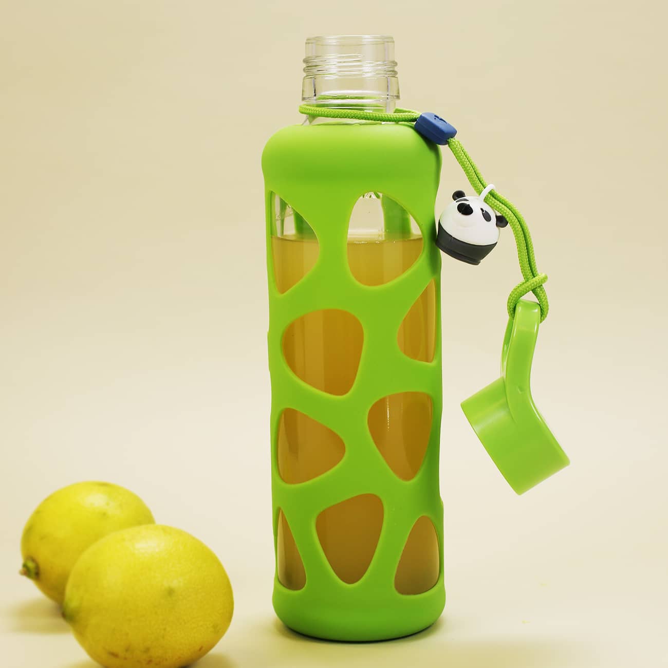 Trinkflasche grün mit Silikonhülle