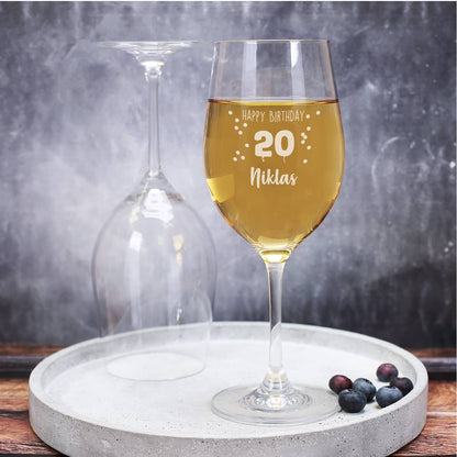 Happy Birthday 20 - graviertes Weinglas zum 20. Geburtstag mit Name