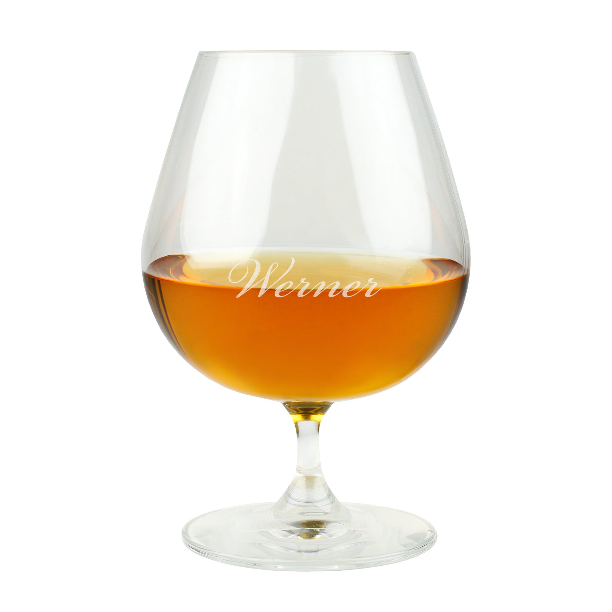 Freigestellte Studioaufnahme des Leonardo Cognacglases mit Gravur „Werner“ und goldbraunem Inhalt.