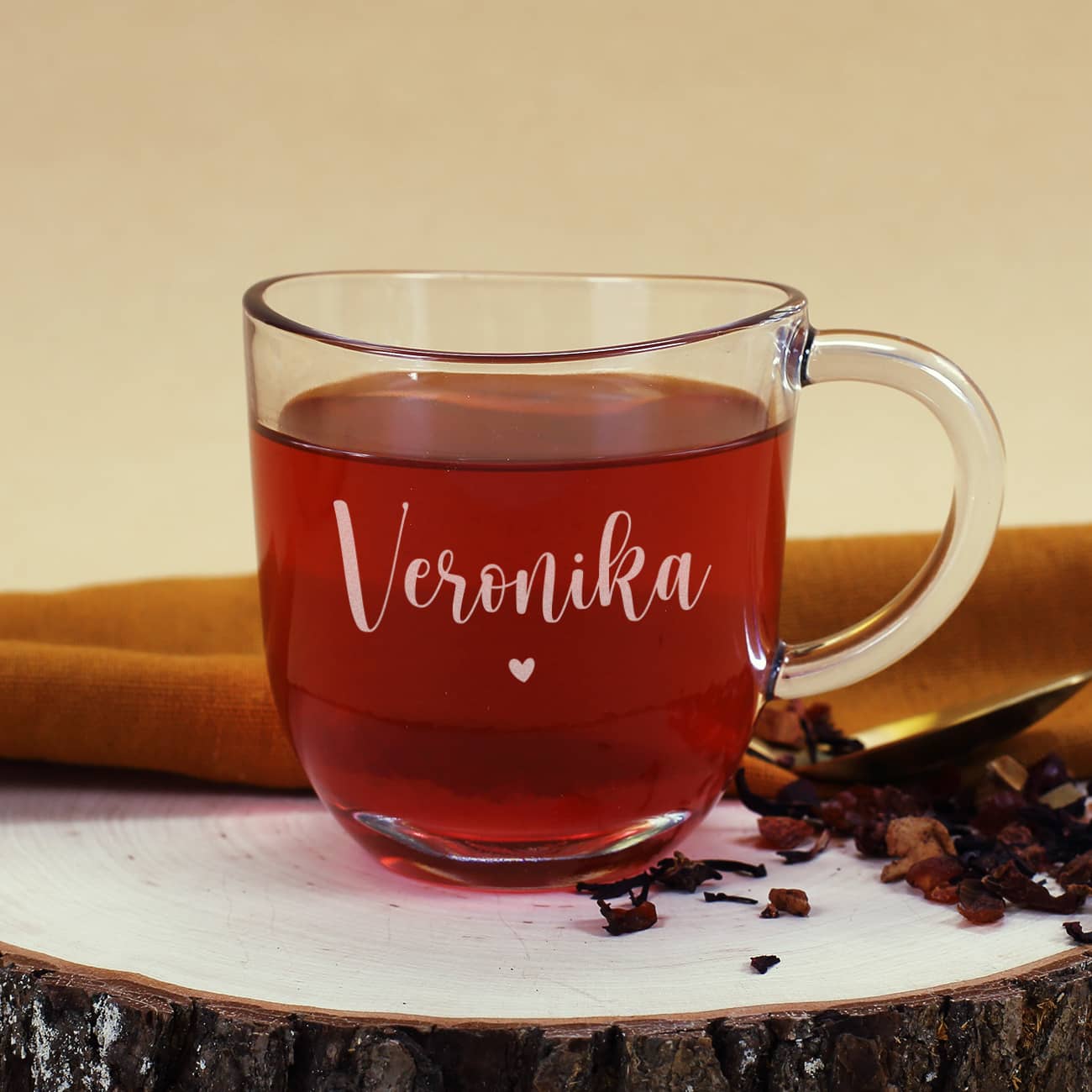Teeglas mit Namensgravur und Herz