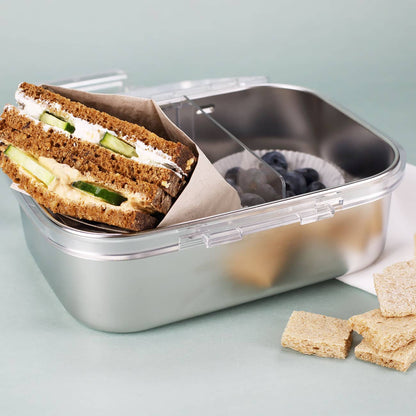 Seitenansicht Edelstahlbrotdose mit Inhalt 