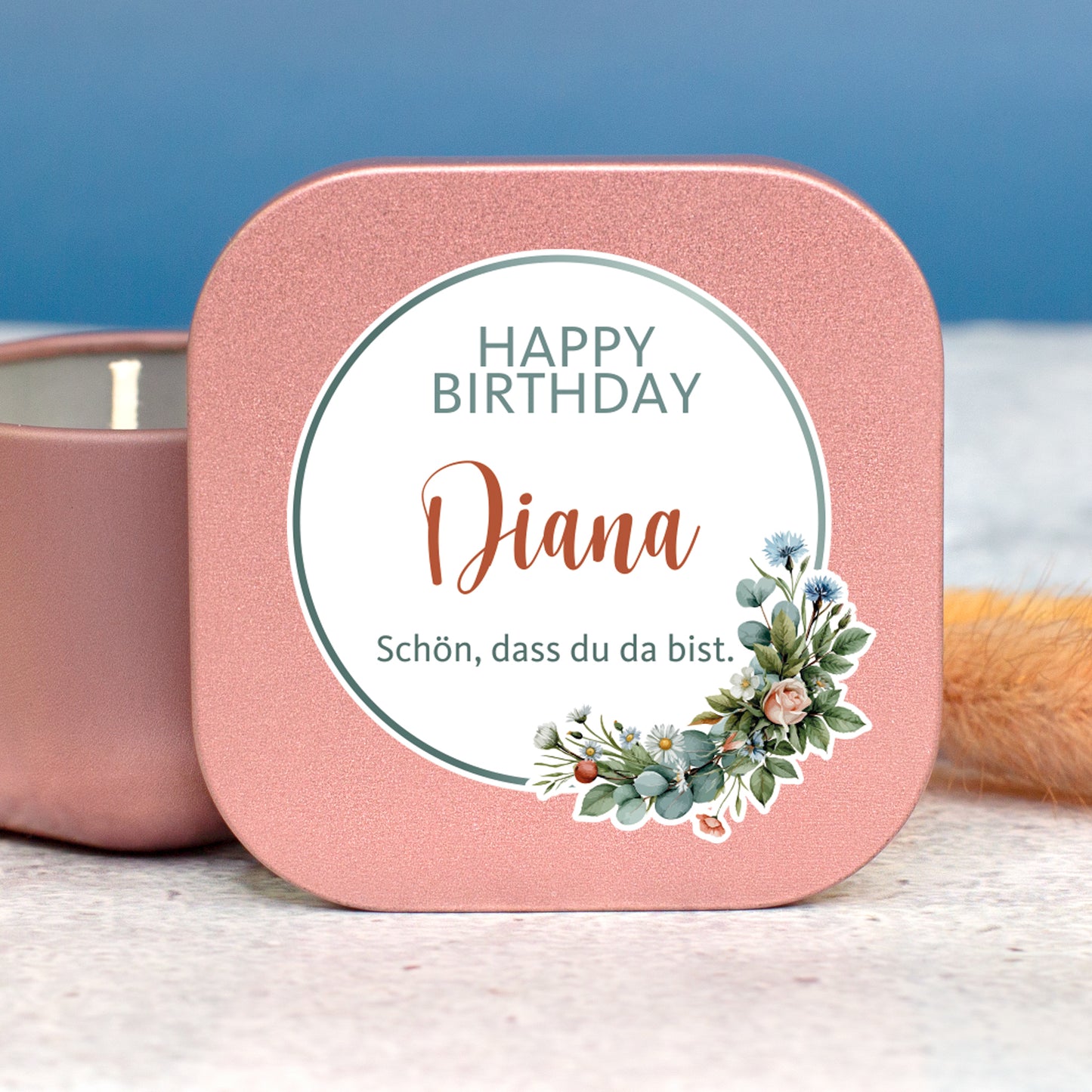 Roségoldene Mini Duftkerze mit Happy-Birthday-Motiv und Personalisierung Diana
