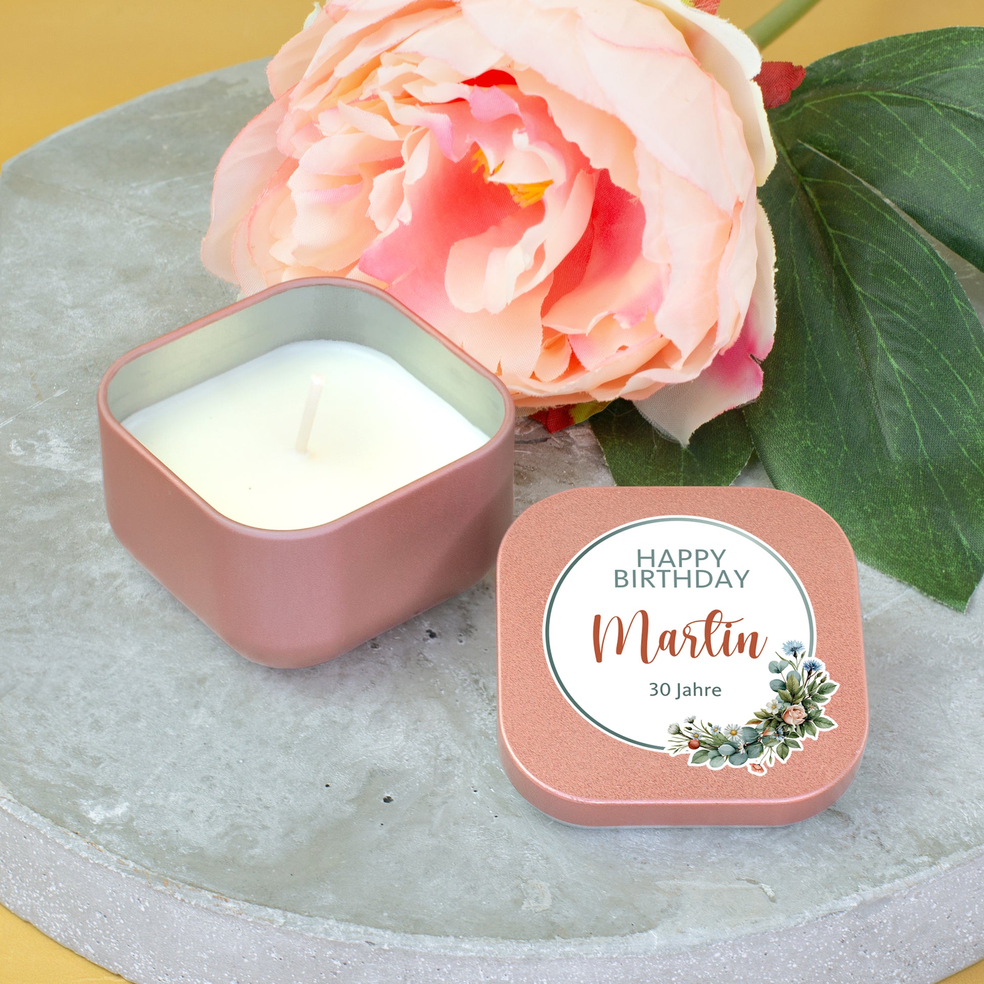 Roségoldene Mini Duftkerze mit Happy-Birthday-Motiv und Personalisierung Martin