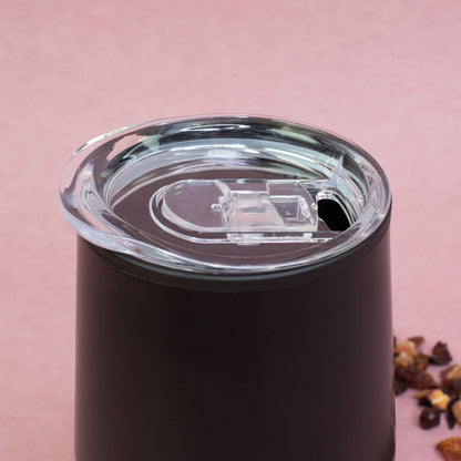 Deckel des schwarzen Thermobechers mit Schiebeverschluss – Detailaufnahme Winterwärmer Becher