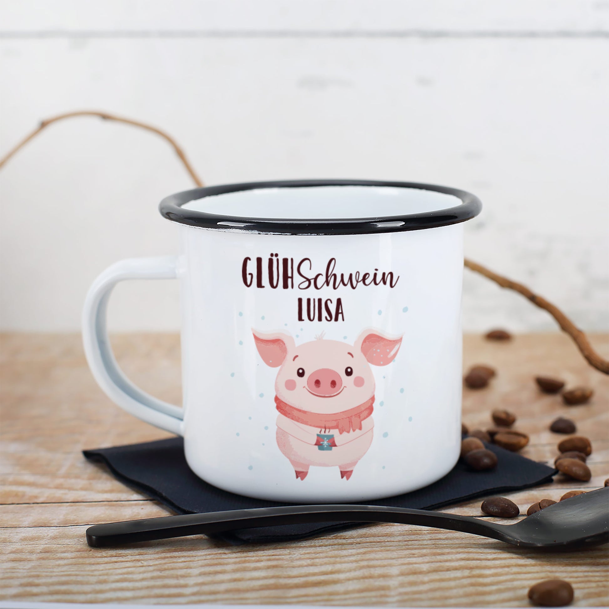Personalisierte Glühwein-Tasse mit süßem Schweinchen-Motiv, winterliche Emailletasse für Weihnachten
