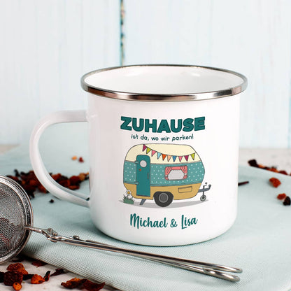 Zuhause ist da, wo wir parken - Emailletasse mit Wunschtext