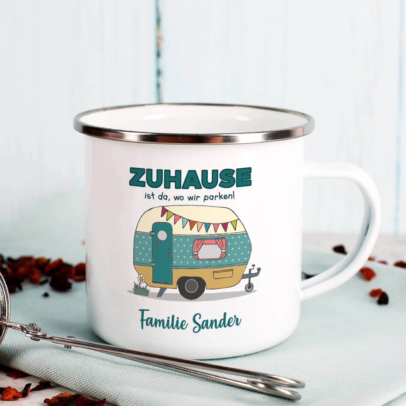 Zuhause ist da, wo wir parken - Emailletasse mit Wohnwagen