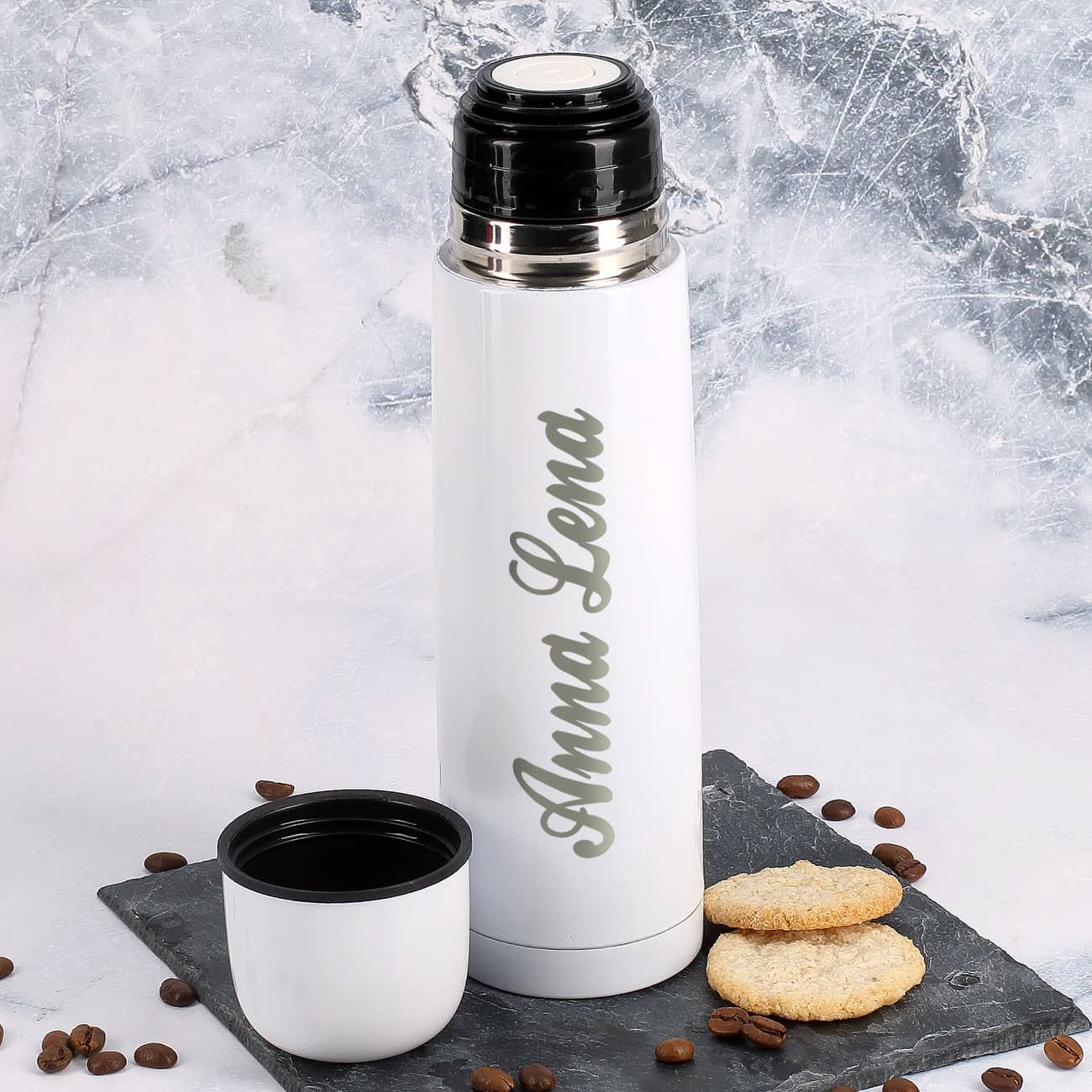 Thermoskanne mit Deckel als Trinkbecher