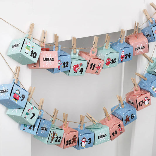 Adventskalender mit buntem Kindermotiv und Wunschname bedruckt