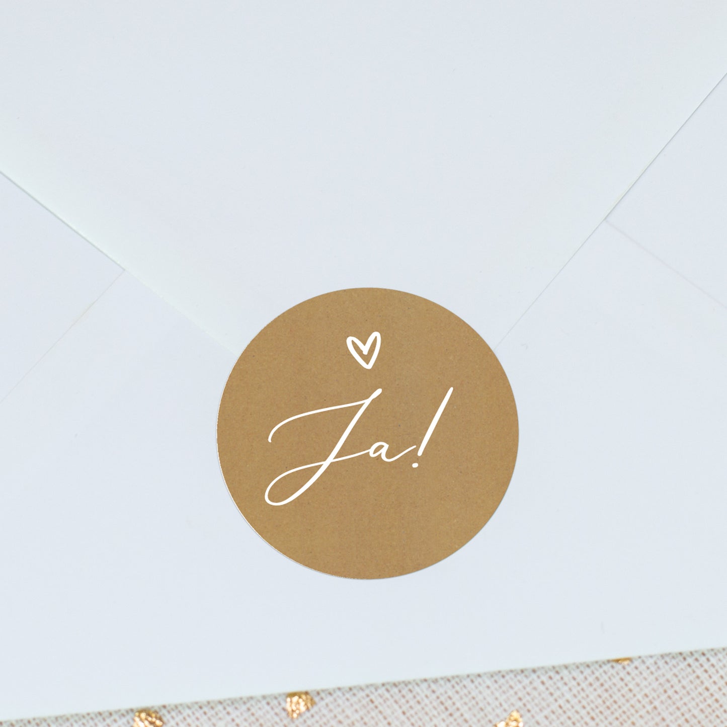 Detailansicht: personalisierter Aufkleber mit Namen und Datum