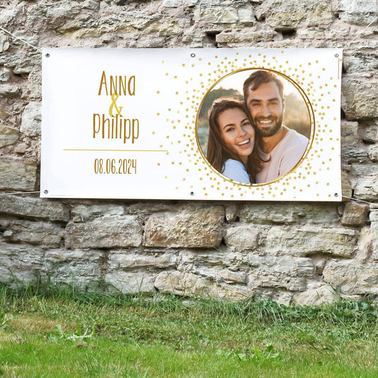 Großes Banner als Überraschung zur Hochzeit