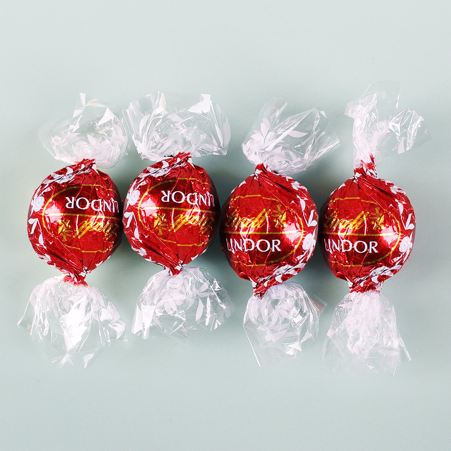 Lindorkugeln in personalisierter Geschenkbox zu Weihnachten mit Wichtelmotiv 'wertvollste Geschenke'