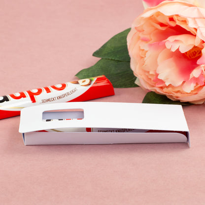 Geöffnete Geschenkverpackung für Duplo Riegel mit Sichtfenster und innenliegendem Schokoriegel