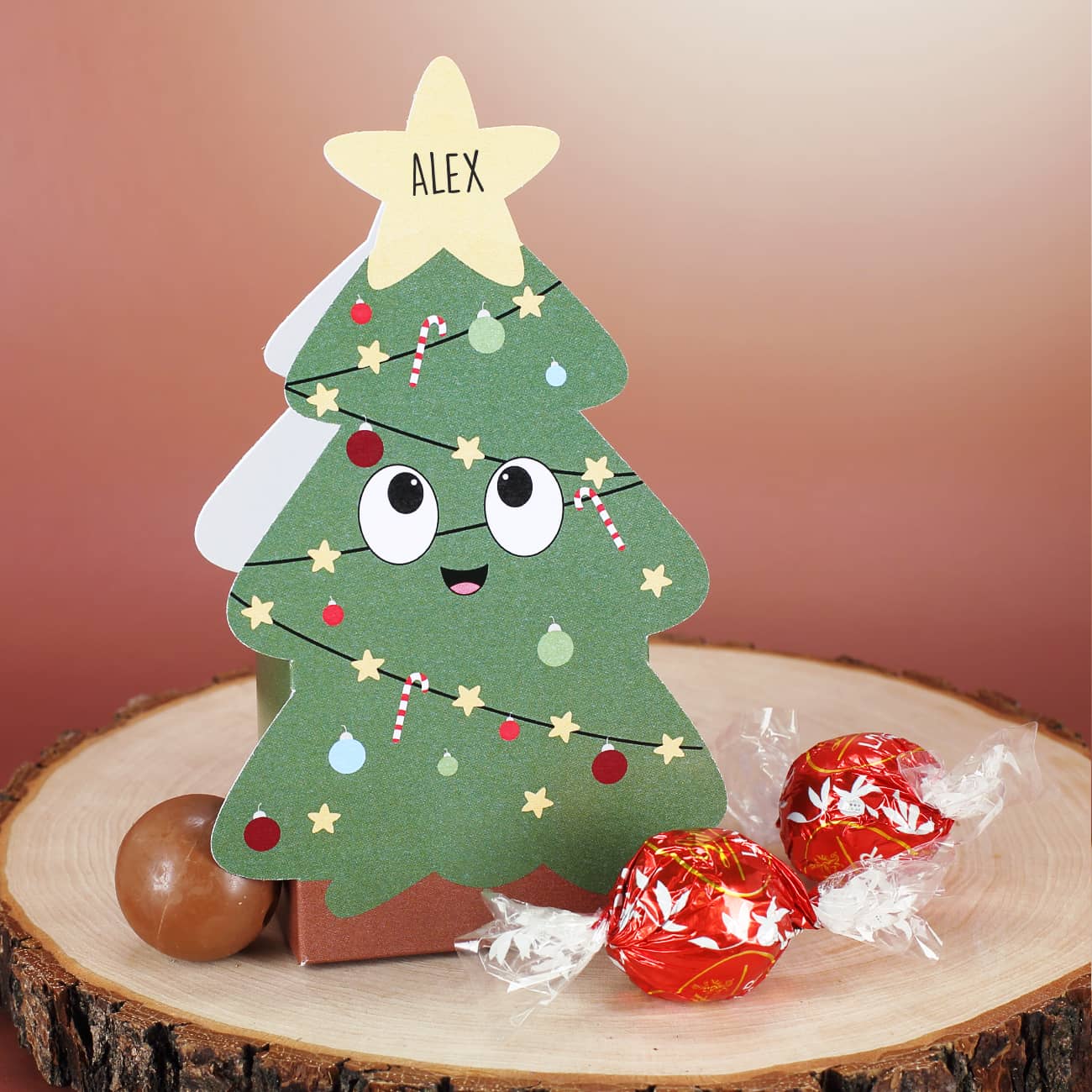 Tannenbaum Schachtel mit 3 Lindor Kugeln