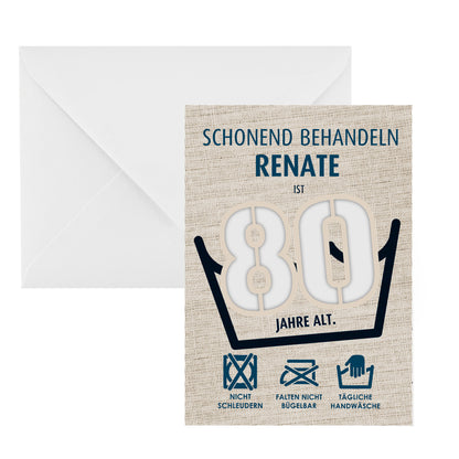 Klappkarte zum 80. Geburtstag mit Aufdruck „Schonend behandeln – Renate ist 80 Jahre alt“ im Waschanleitungsstil, inklusive weißem Umschlag