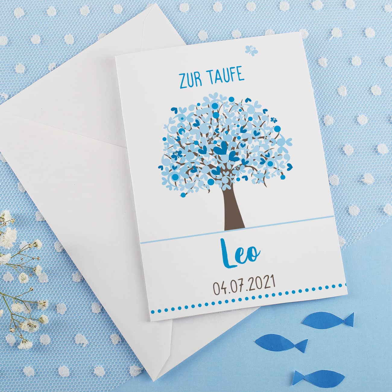 Niedliche Klappkarte für Jungs mit Lebensbaum zur Taufe