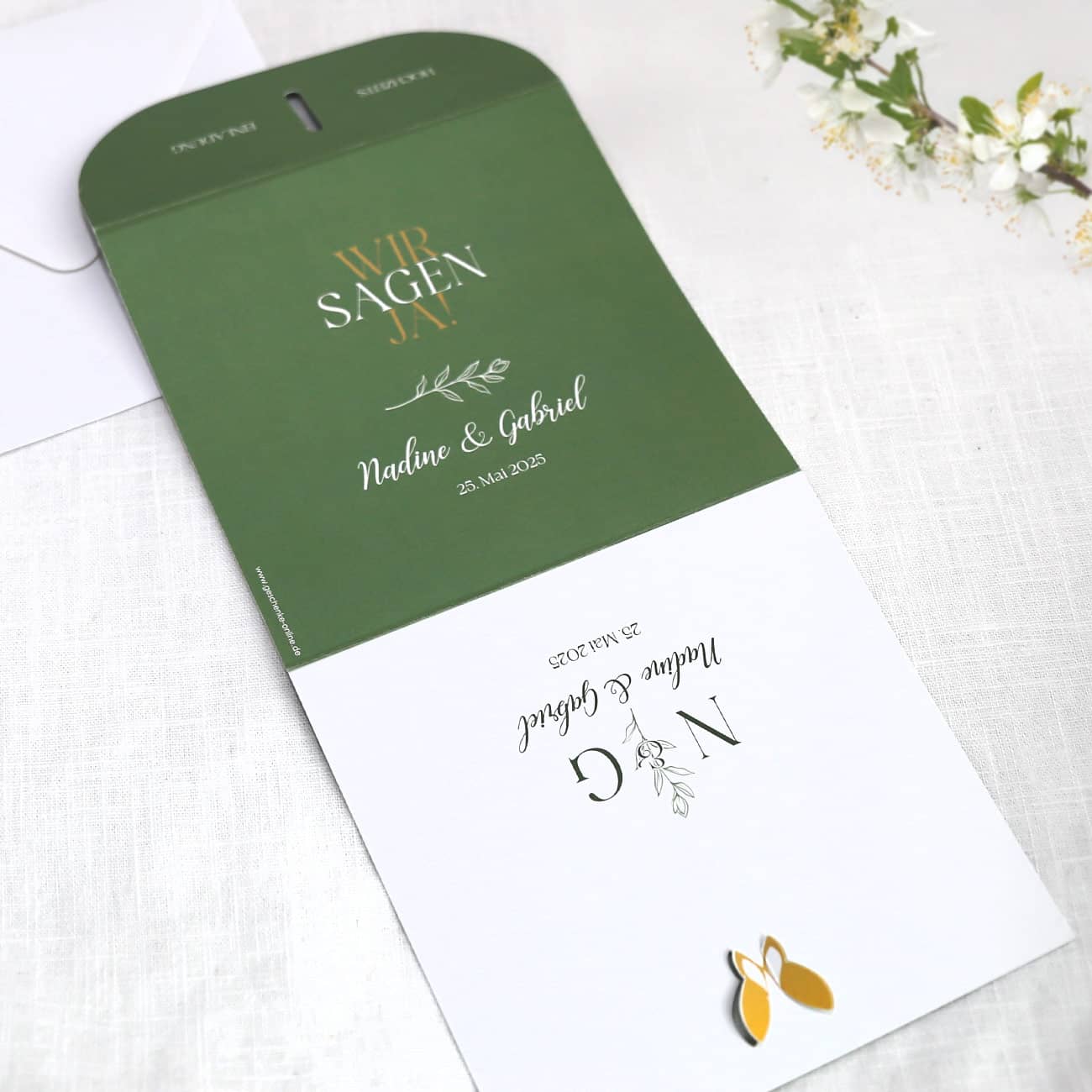 Einladungskarte zur Hochzeit mit Schmetterlings-Verschluss