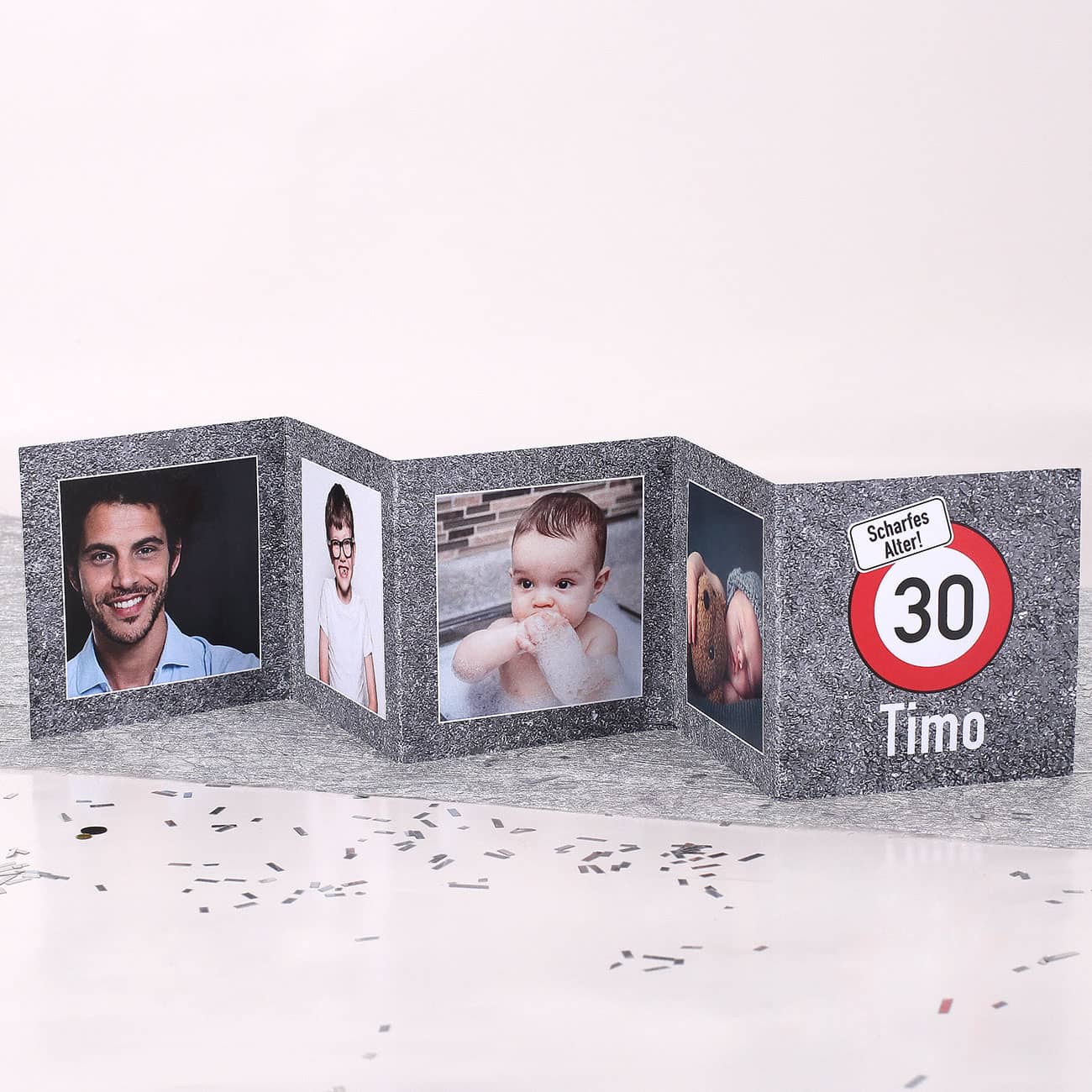 Leporello mit 4 Fotos, Name und Alter