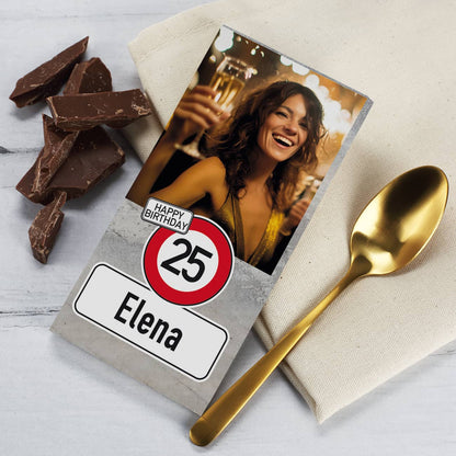 Geburtstagsschokolade mit Verkehrszeichen, Foto, Alter & Name