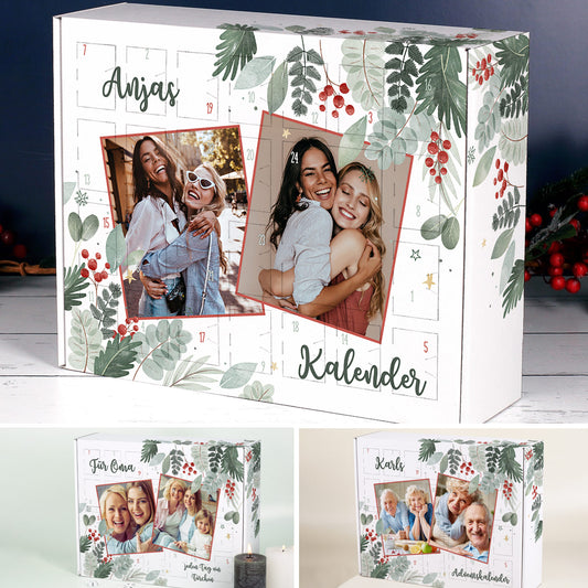 Adventskalender mit weihnachtlichen Zweigen als Aufdruck und zwei persönlichen Fotos