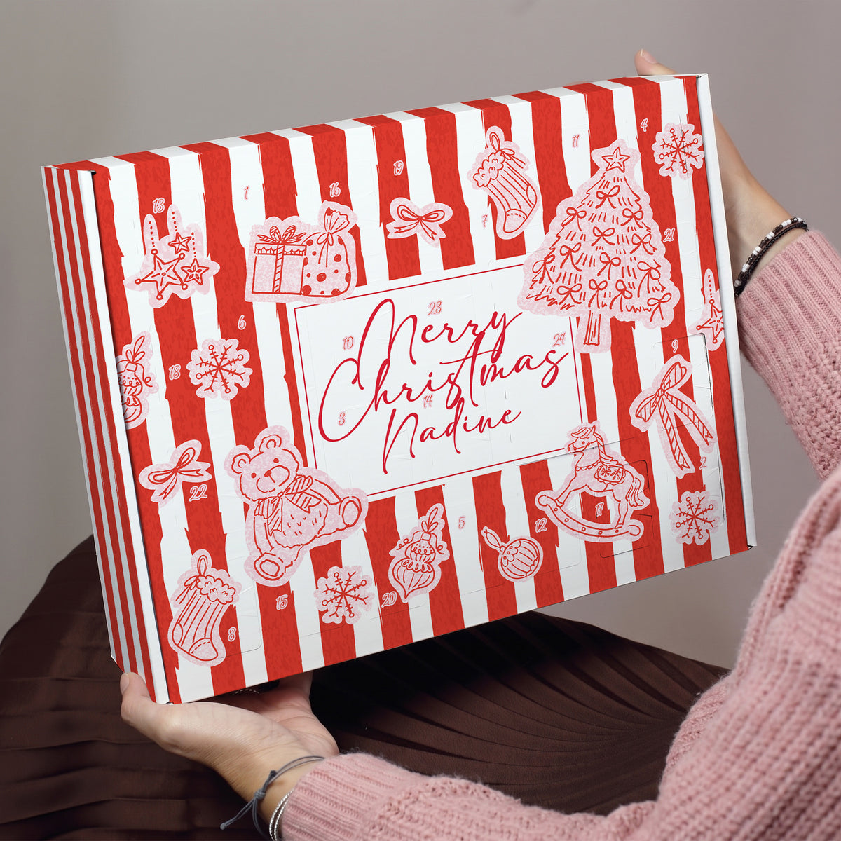 Adventskalender zum Befüllen mit stabilem Steck-Inlay aus Karton und 24 einzelnen Fächern