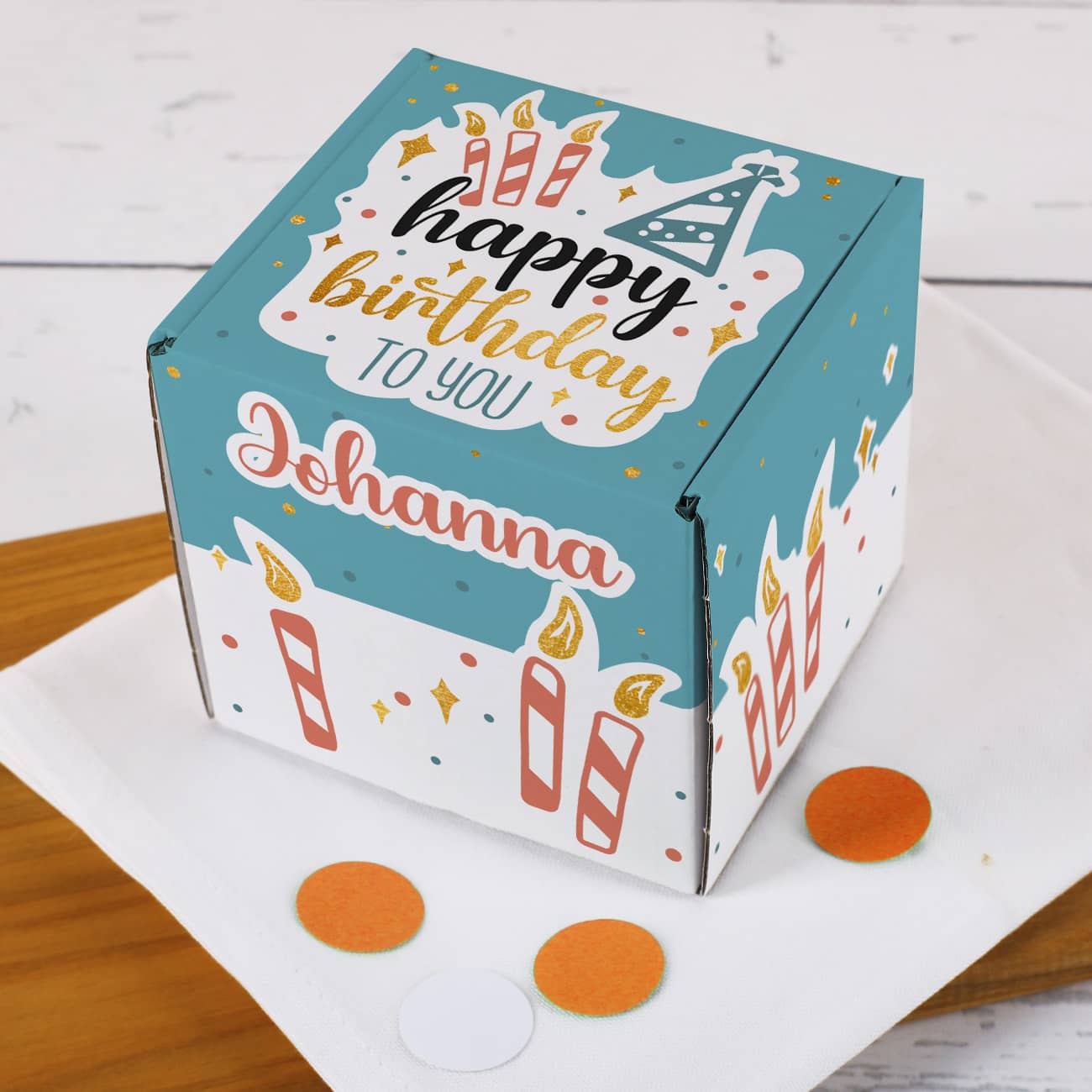 Kleine Box für Geburtstagsgeschenke mit Ihrem Wunschnamen bedruckt